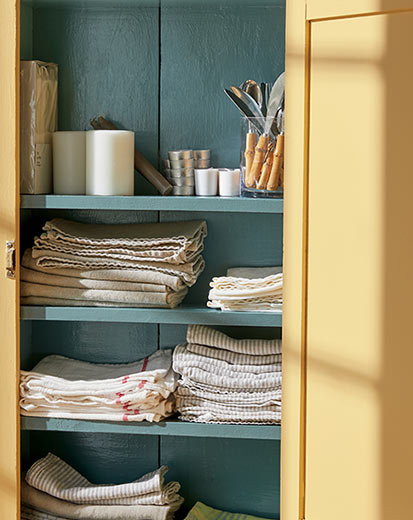 BenjaminMoore_ColoroftheYear20201_Cabinet_ChestertownBuff_413x520