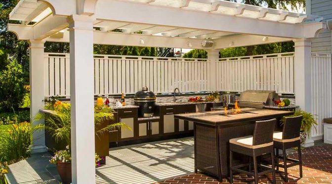 Outdoor Kitchens That Offer Sizzling Summer Style